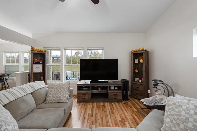 $299,900 | 1310 Harvest Drive, Crest Hill, IL 60403