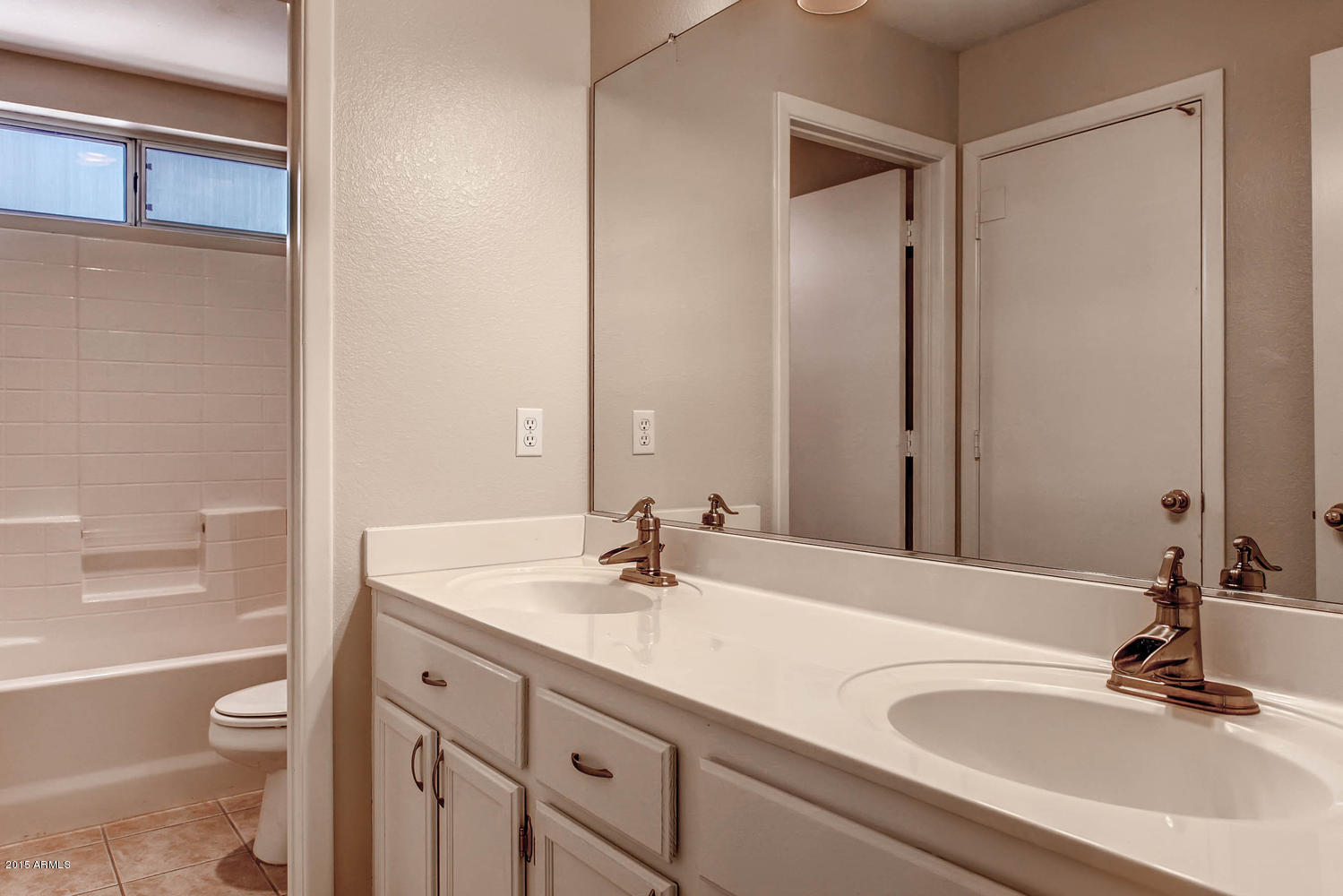 3362 East Escuda Road Phoenix, AZ 85050 - Photo 15 of 29 3362 E Escuda Rd Phoenix AZ-large-015-19
