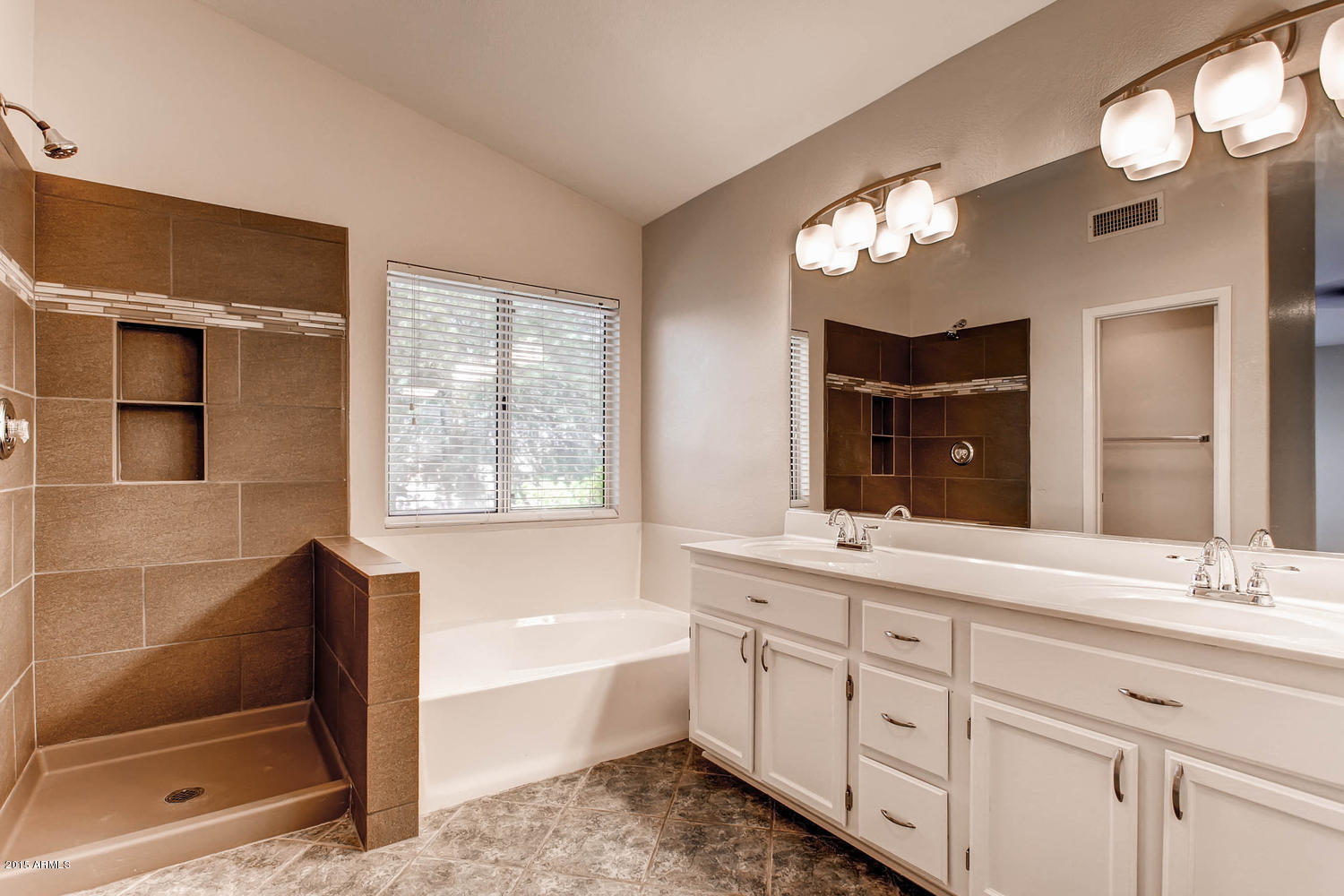 3362 East Escuda Road Phoenix, AZ 85050 - Photo 19 of 29 3362 E Escuda Rd Phoenix AZ-large-019-18