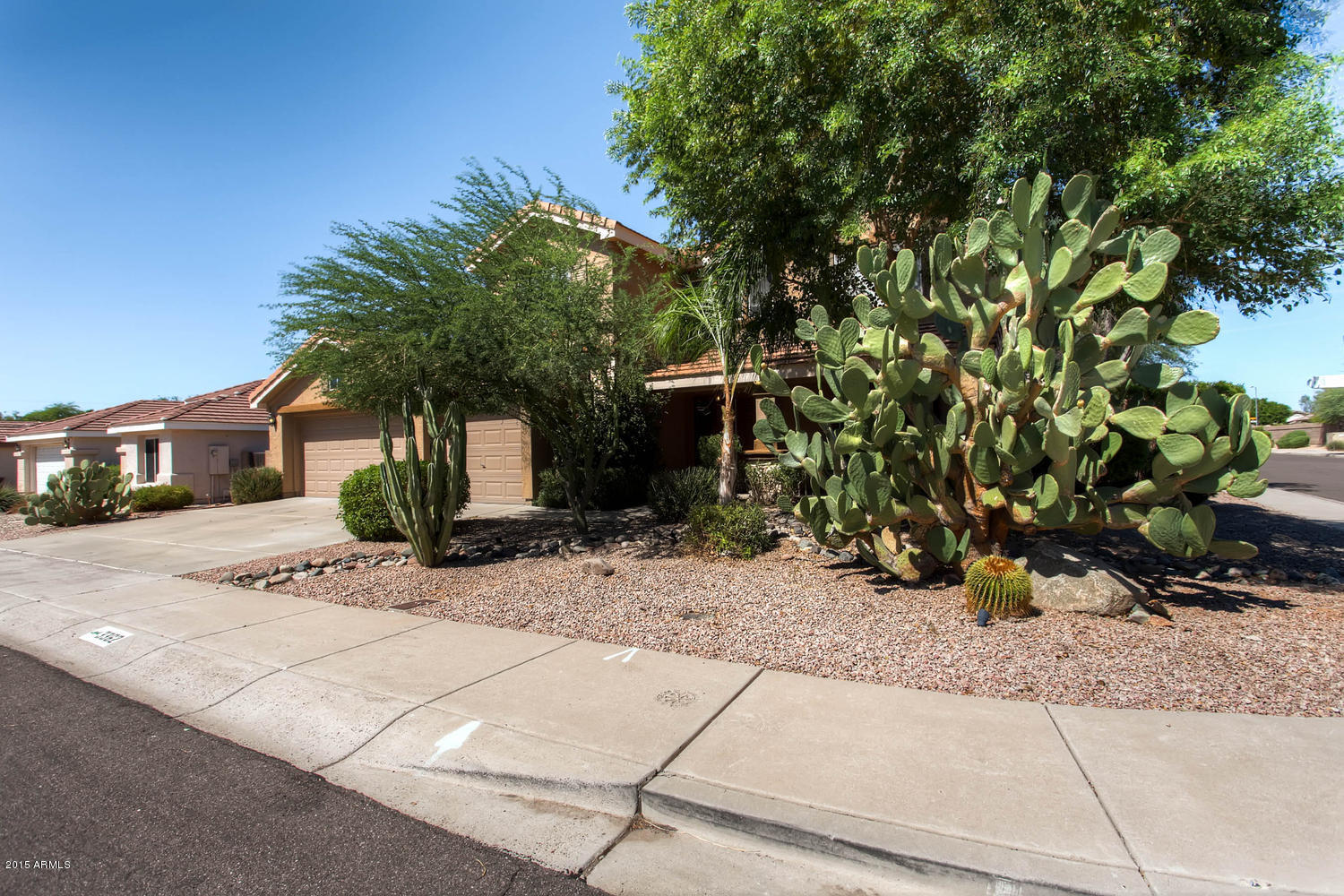 3362 East Escuda Road Phoenix, AZ 85050 - Photo 2 of 29 3362 E Escuda Rd Phoenix AZ-large-002-4-
