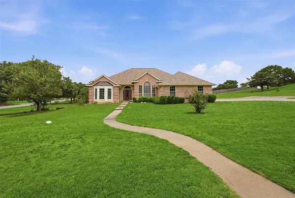 a view of house with a big yard