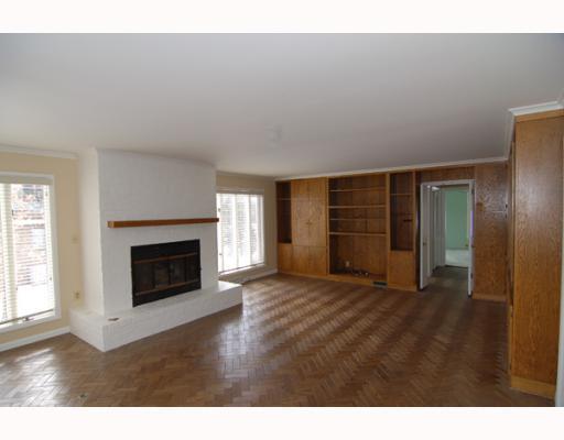 2041 Murdstone Road Upper St. Clair, PA 15241 - Photo 8 of 13 Den/Family/Great Room.