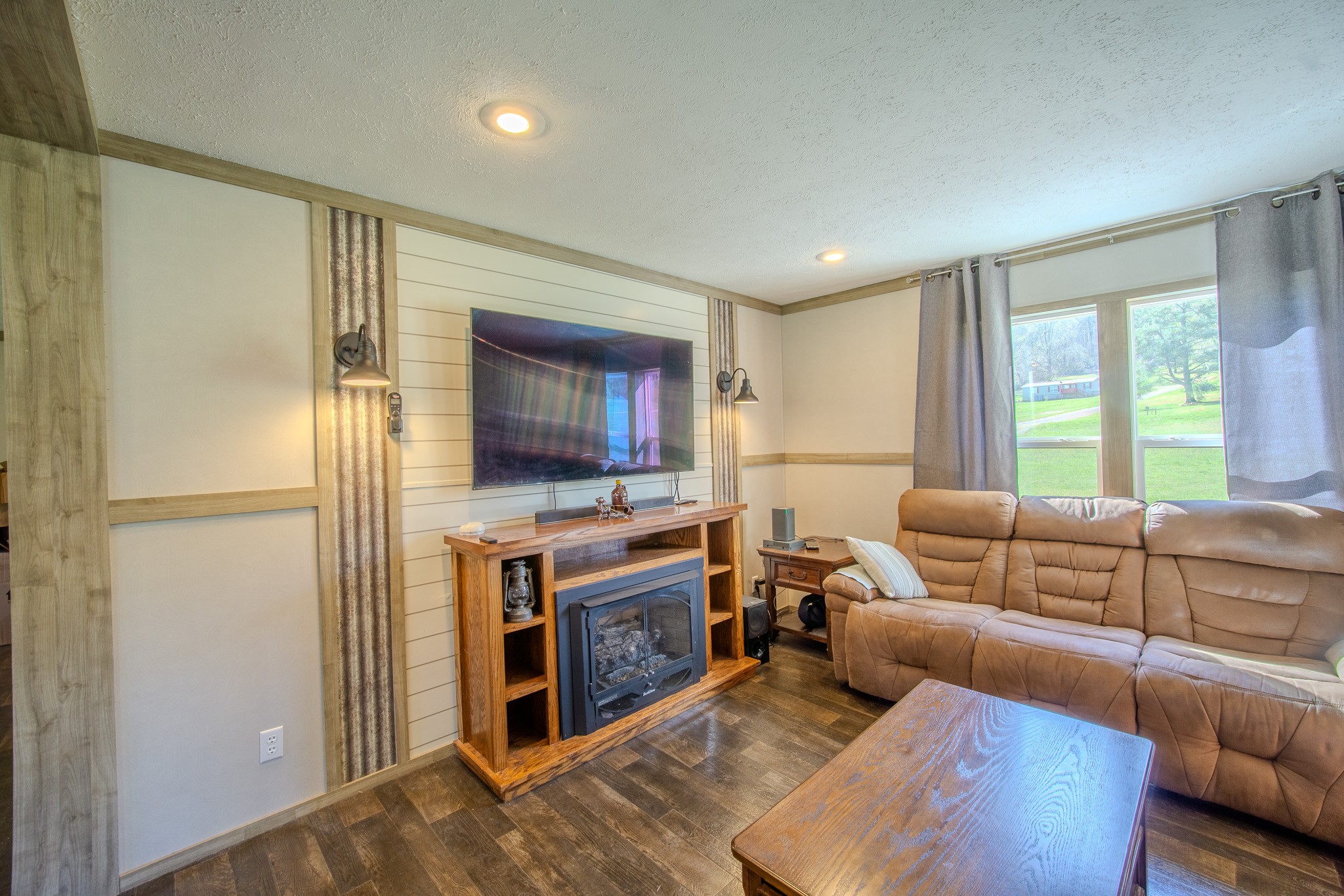 316 Morris Demps Road Sparta, TN 38583 - Photo 3 of 55 a living room with furniture and a flat screen tv