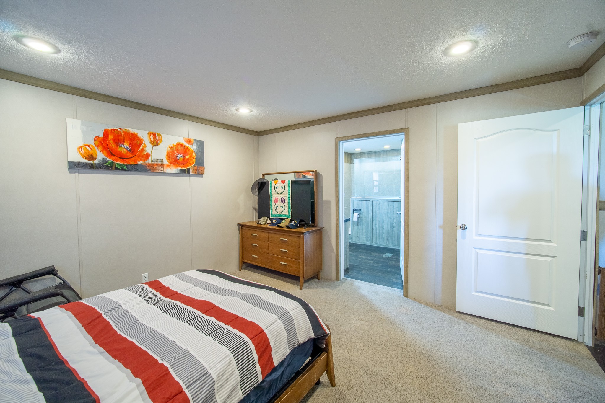 316 Morris Demps Road Sparta, TN 38583 - Photo 7 of 55 a bedroom with a bed and a bathroom