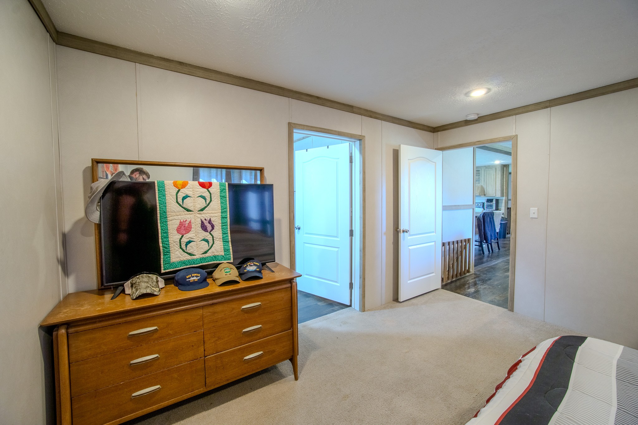 316 Morris Demps Road Sparta, TN 38583 - Photo 8 of 55 a room with furniture and mirror