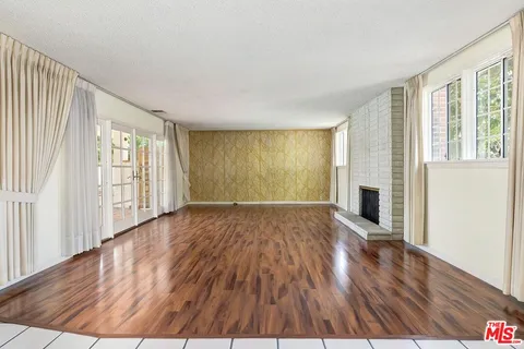 $1,275,000 | 4821 West 63rd Street, Los Angeles, CA 90056