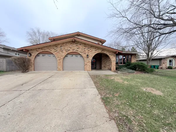 $259,900 | 516 Ca Crest Drive, Shorewood, IL 60404