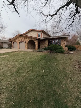 $259,900 | 516 Ca Crest Drive, Shorewood, IL 60404