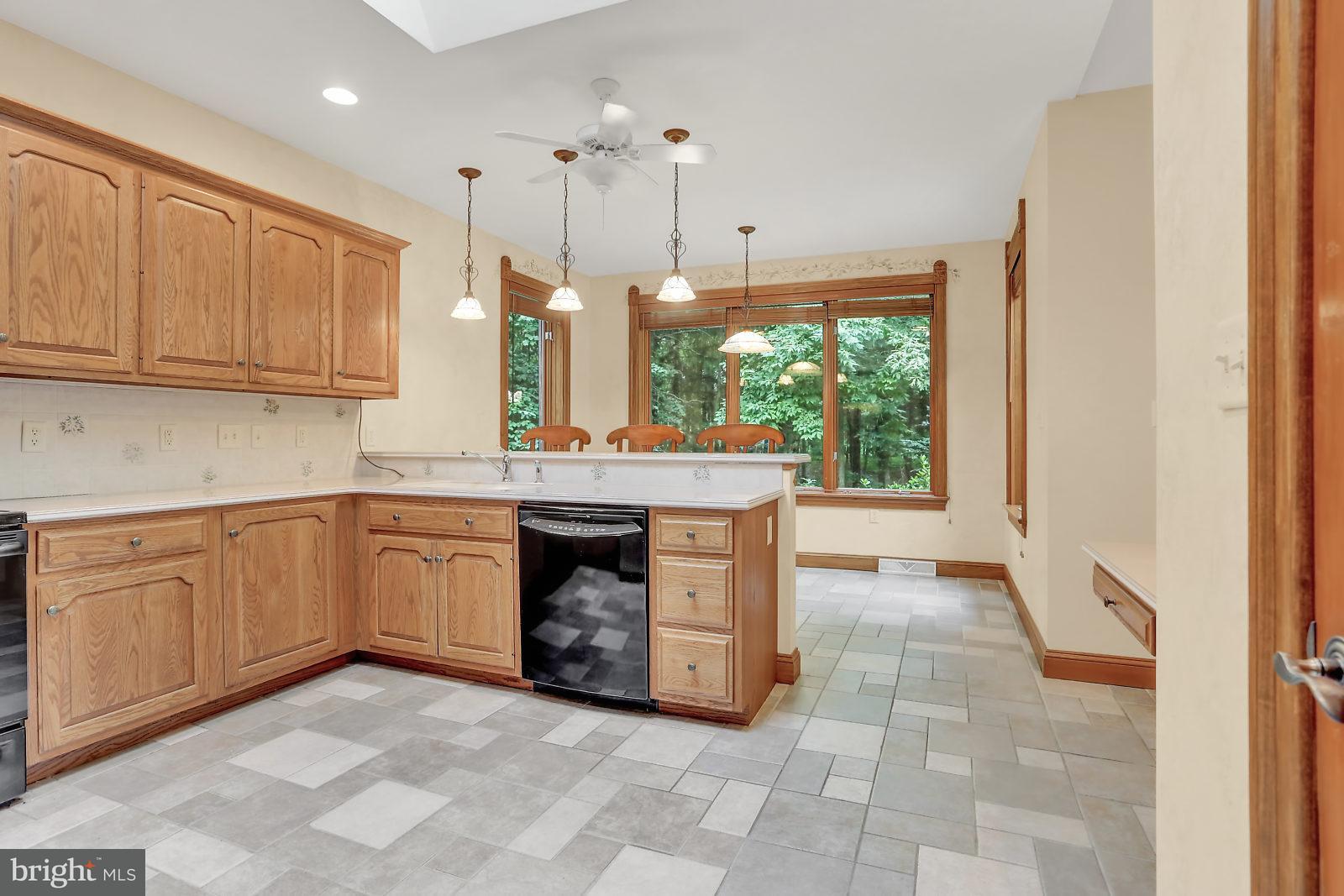 551 Mountain Road Boiling Springs, PA 17007 - Photo 13 of 35 Kitchen