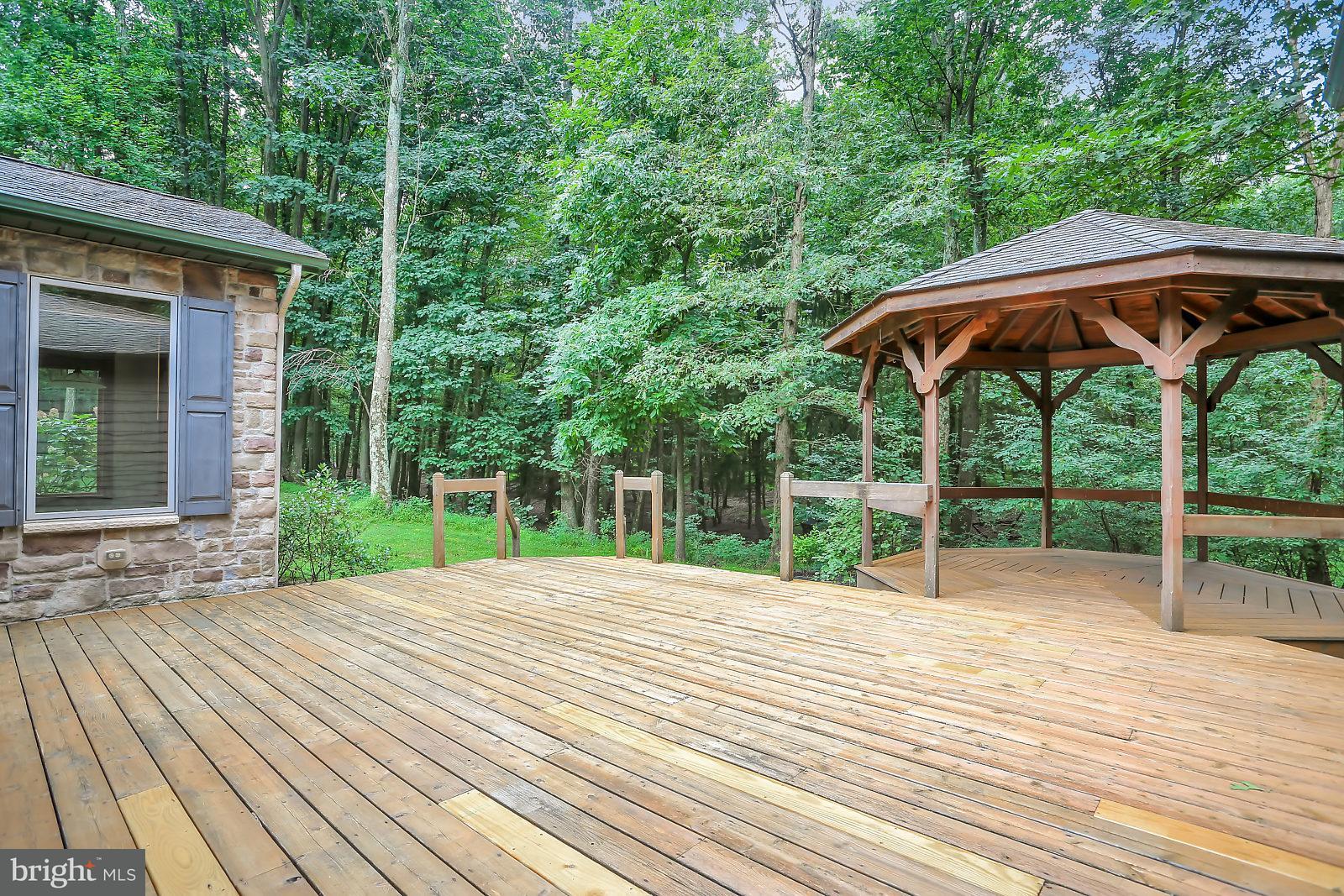 551 Mountain Road Boiling Springs, PA 17007 - Photo 24 of 35 Deck and Gazebo