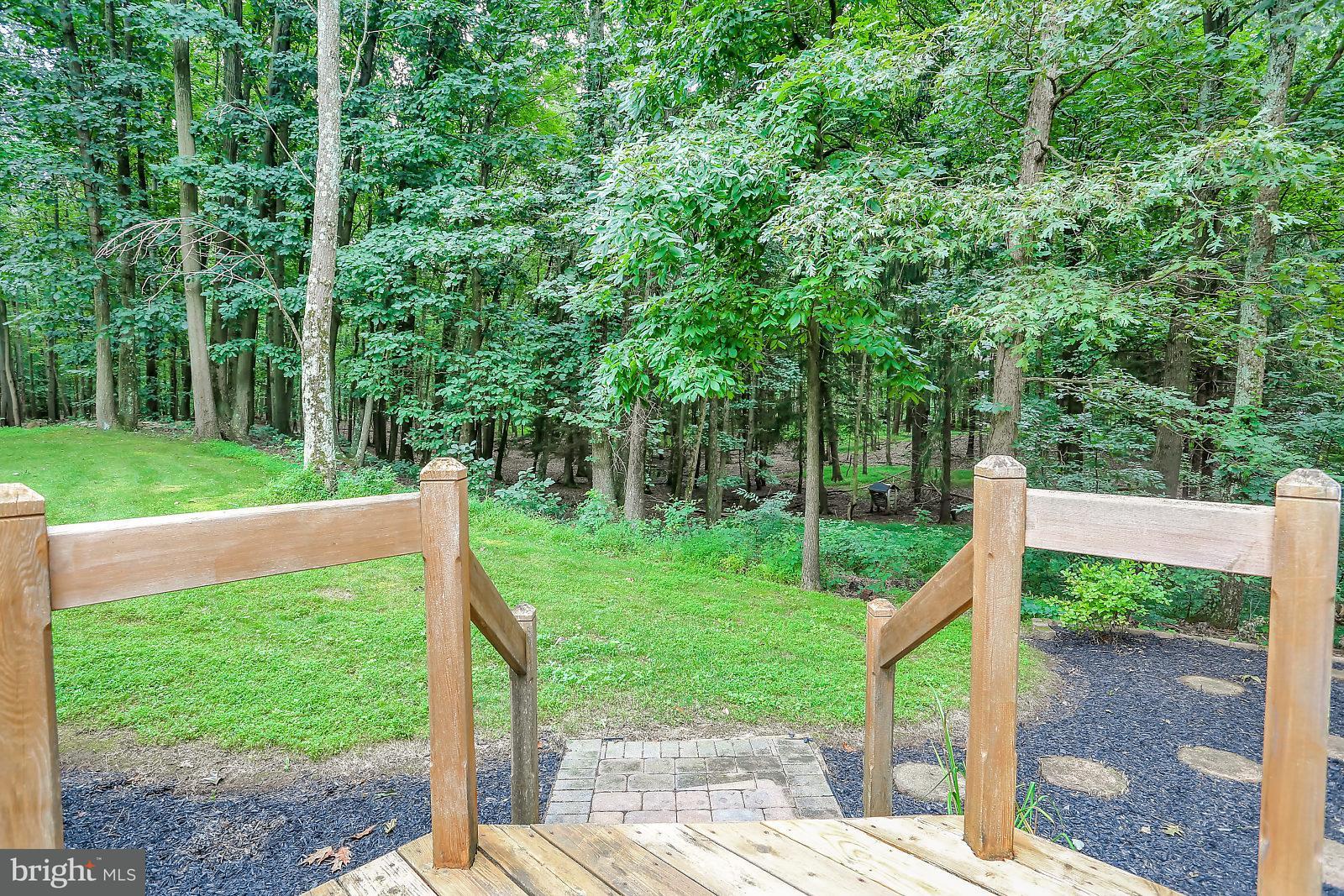 551 Mountain Road Boiling Springs, PA 17007 - Photo 25 of 35 Deck