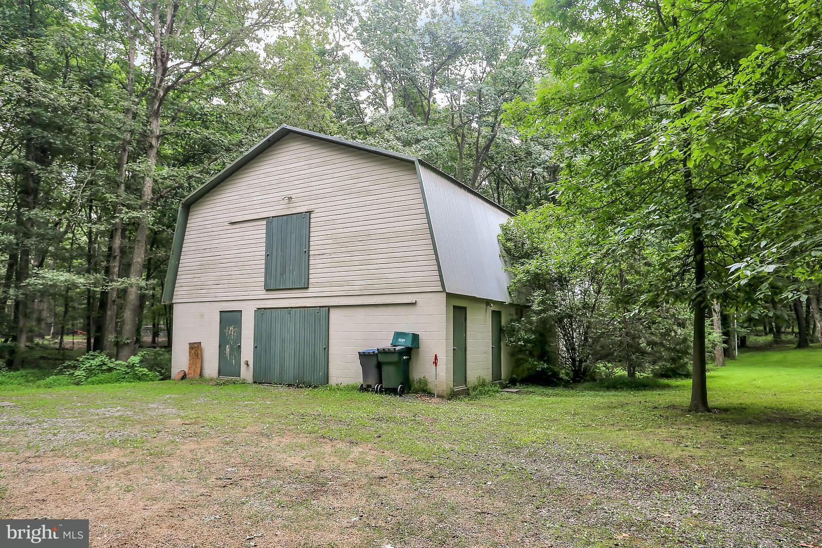 551 Mountain Road Boiling Springs, PA 17007 - Photo 28 of 35 Barn