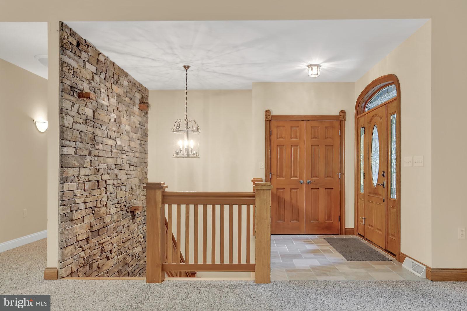 551 Mountain Road Boiling Springs, PA 17007 - Photo 4 of 35 Foyer