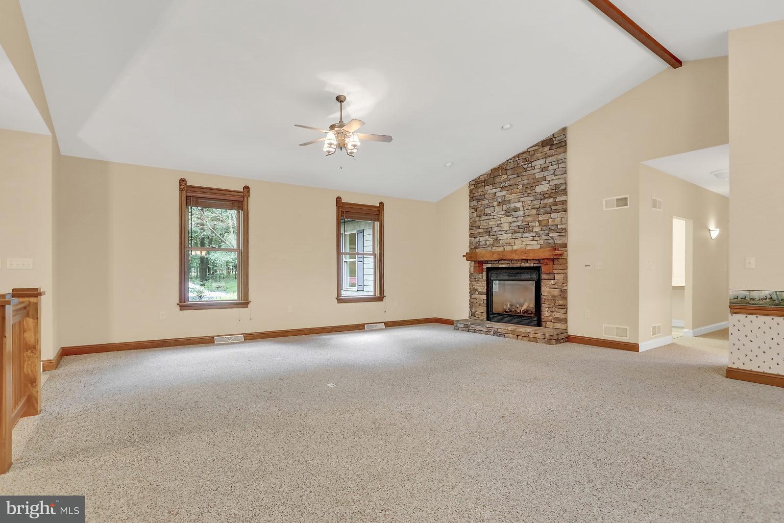 551 Mountain Road Boiling Springs, PA 17007 - Photo 7 of 35 Family Room