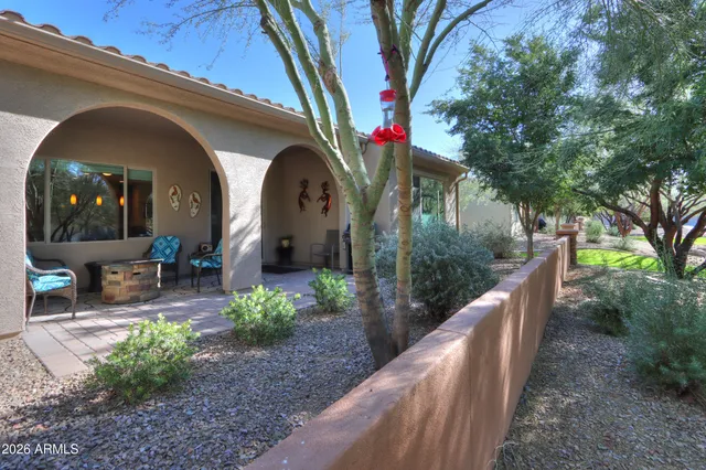 a view of entryway with sitting area