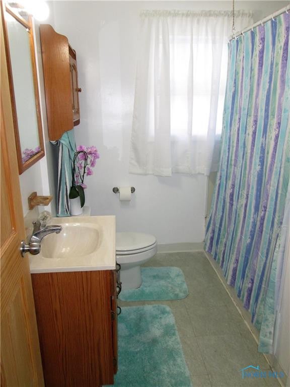 1113 Cresceus Road Oregon, OH 43616 - Photo 20 of 28 Full bathroom. Just painted.