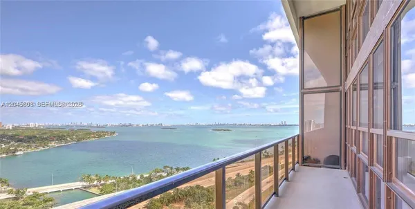 $5,500 | 600 Northeast 36th Street, Unit PH22, Miami, FL 33137