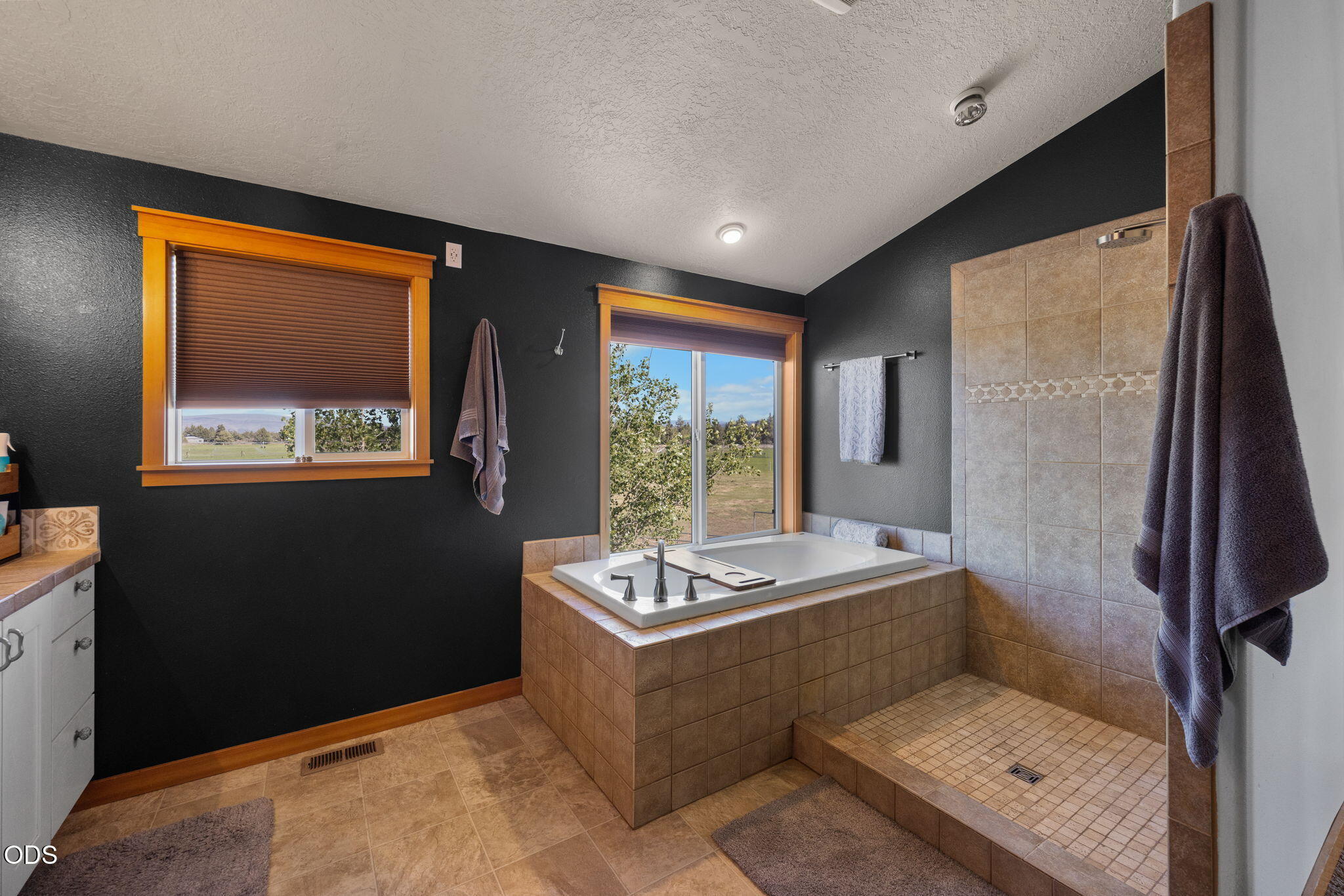 24605 Dodds Road Bend, OR 97701 - Photo 23 of 67