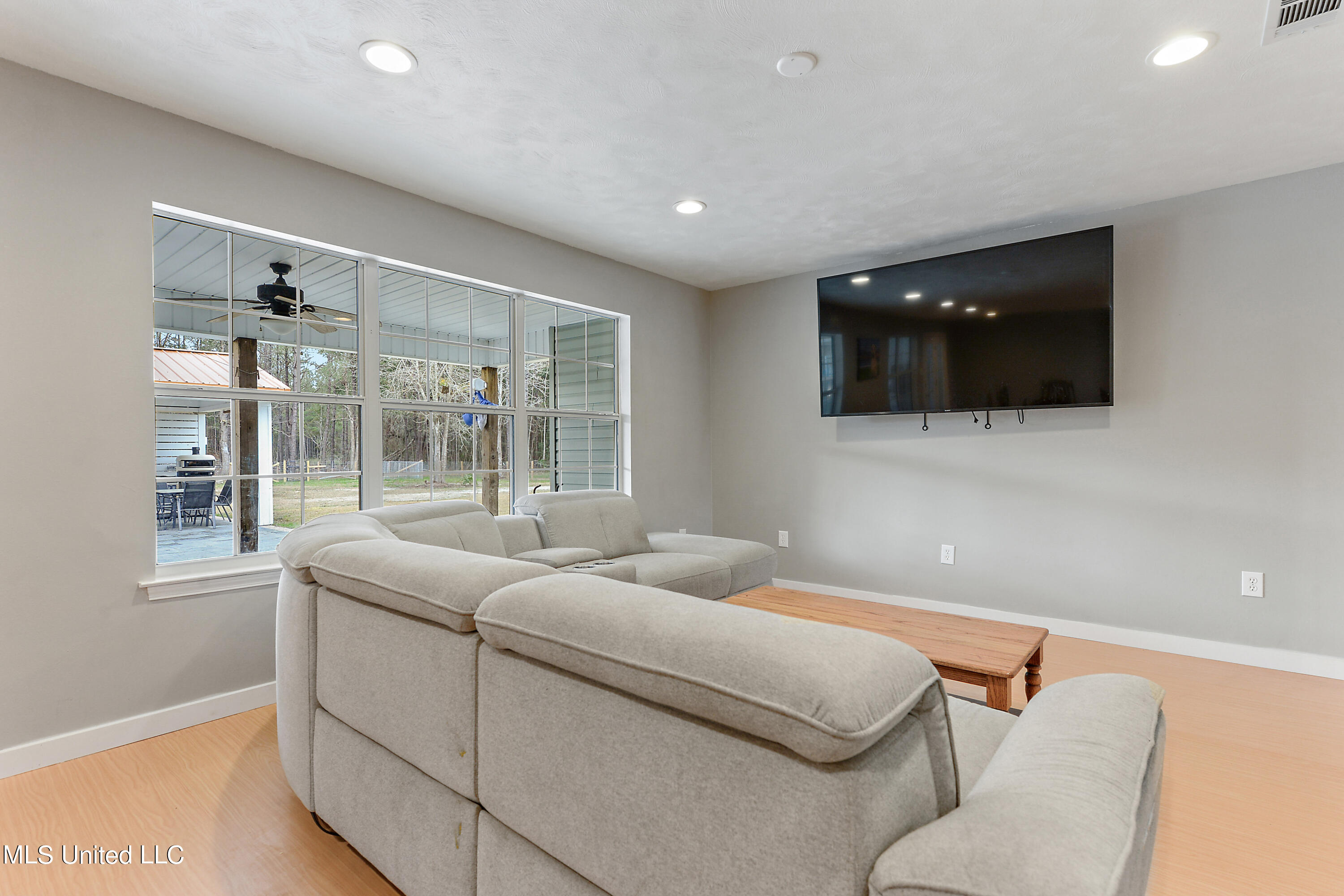 5519 Lower Bay Road Bay St. Louis, MS 39520 - Photo 4 of 38 004