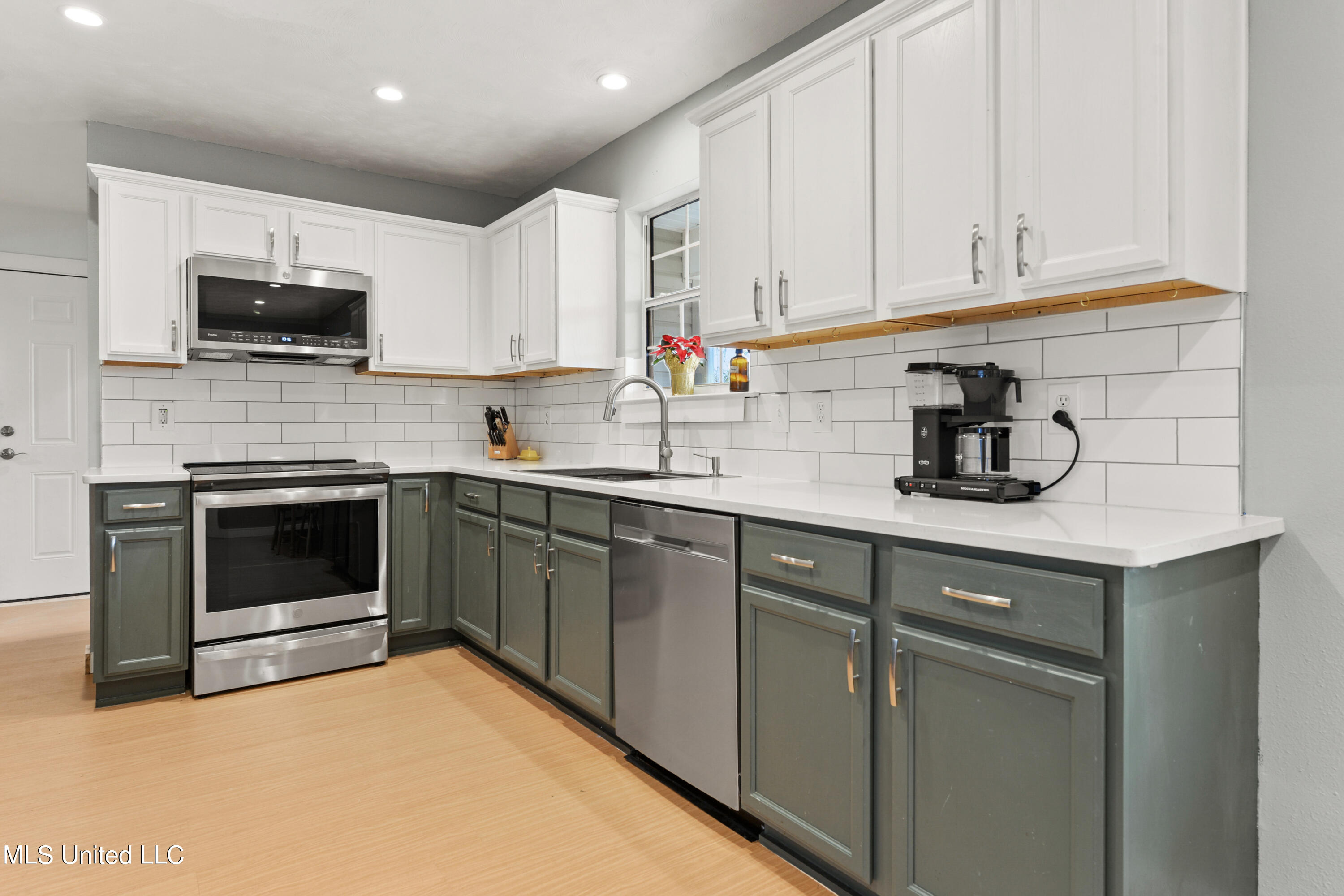 5519 Lower Bay Road Bay St. Louis, MS 39520 - Photo 7 of 38 007