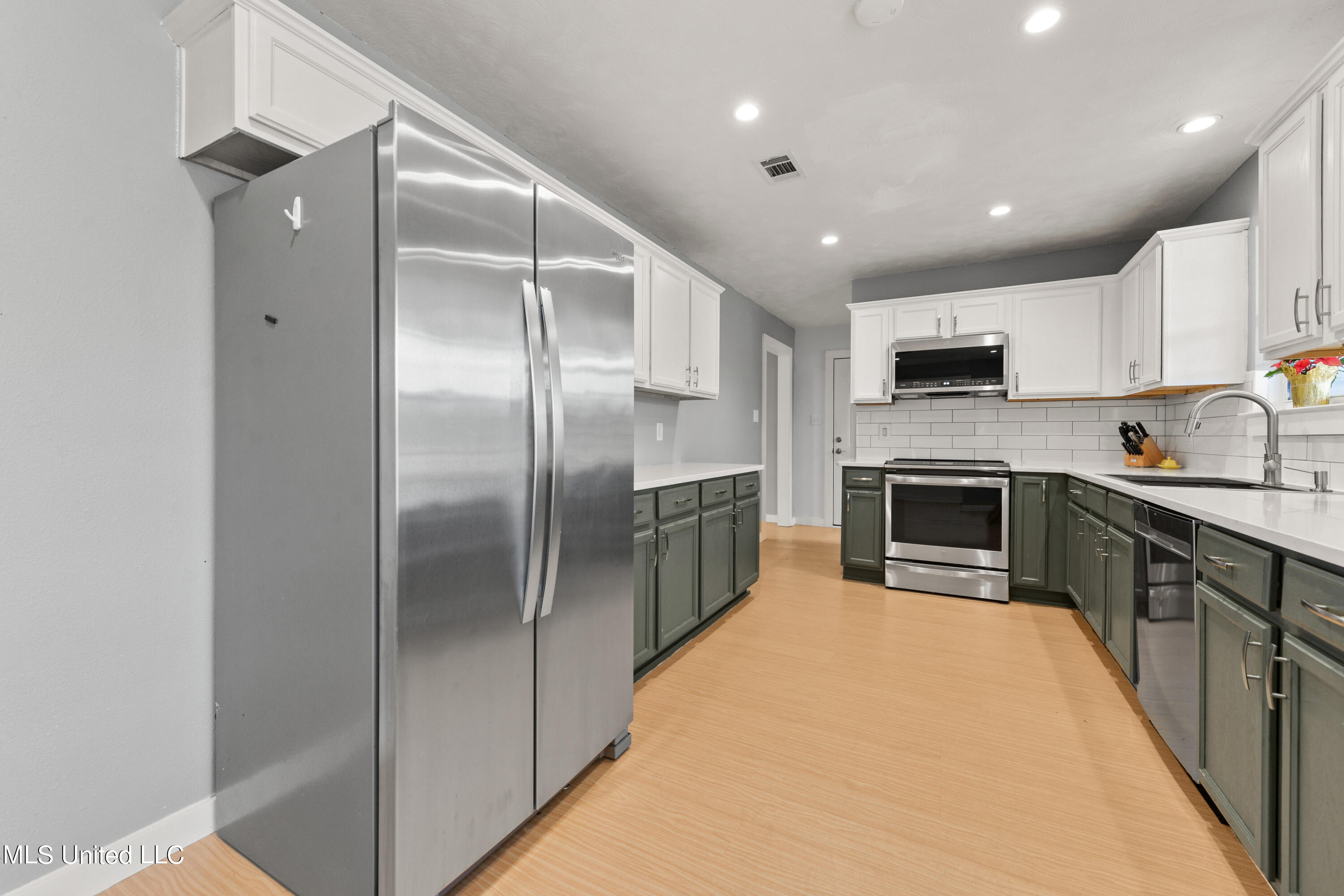 5519 Lower Bay Road Bay St. Louis, MS 39520 - Photo 8 of 38 008