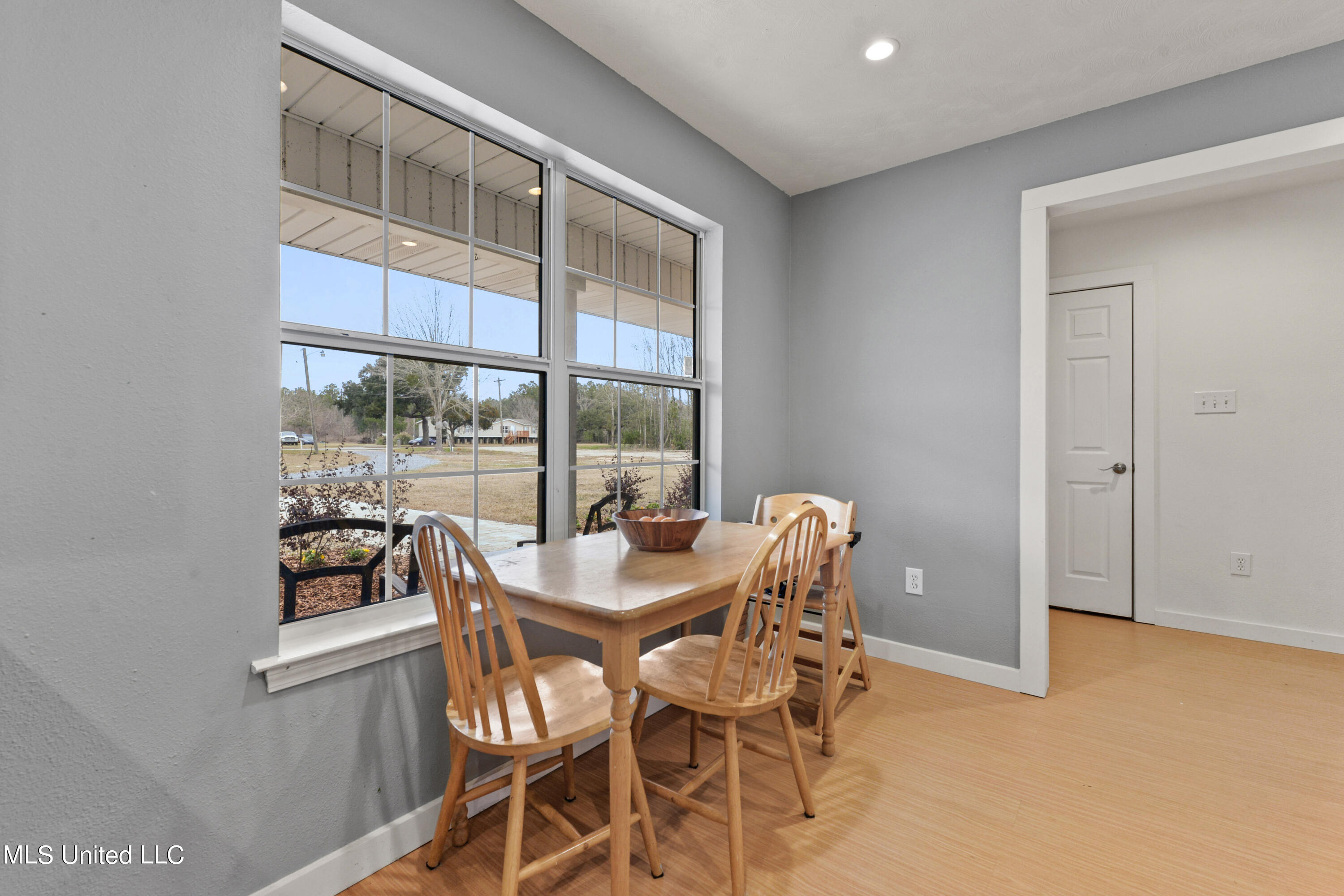 5519 Lower Bay Road Bay St. Louis, MS 39520 - Photo 10 of 38 010