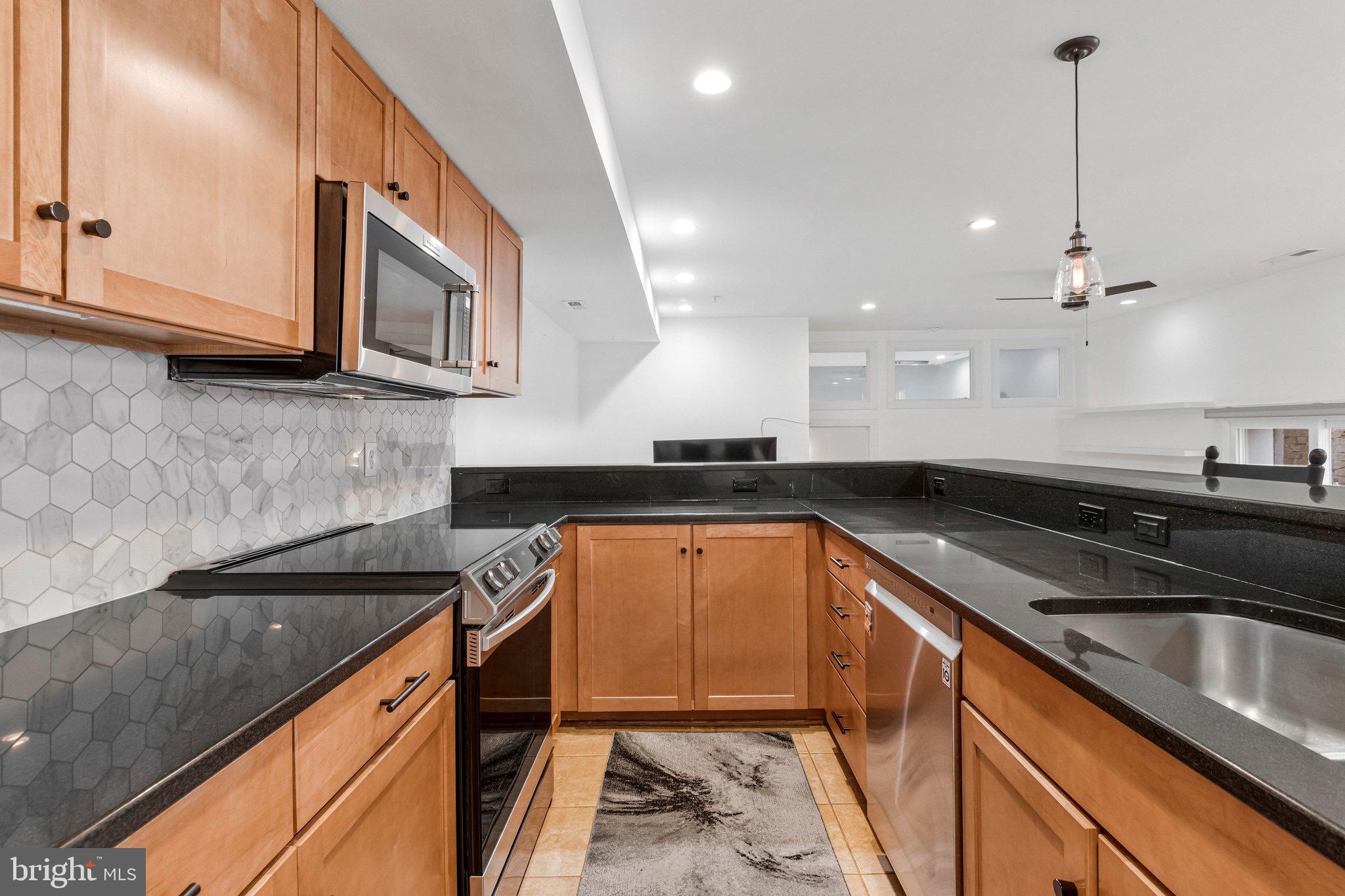 1240 4th Street Northwest, Unit T Washington, DC 20001 - Photo 6 of 28 Black Galaxy Granite countertops