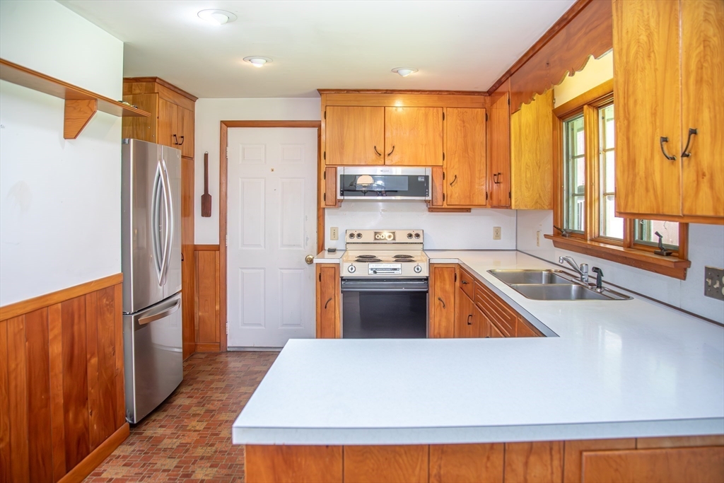 100 Lee Road Deerfield, MA 01373 - Photo 14 of 42 Gallery Image 14