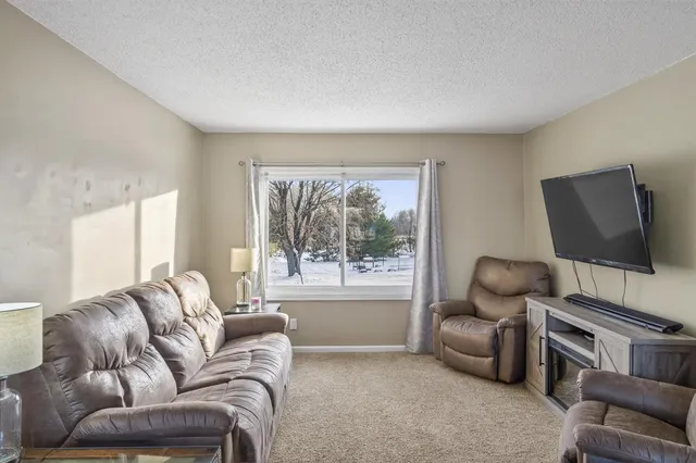 $287,000 | 32 Viking Boulevard Northwest, Cedar, MN 55011