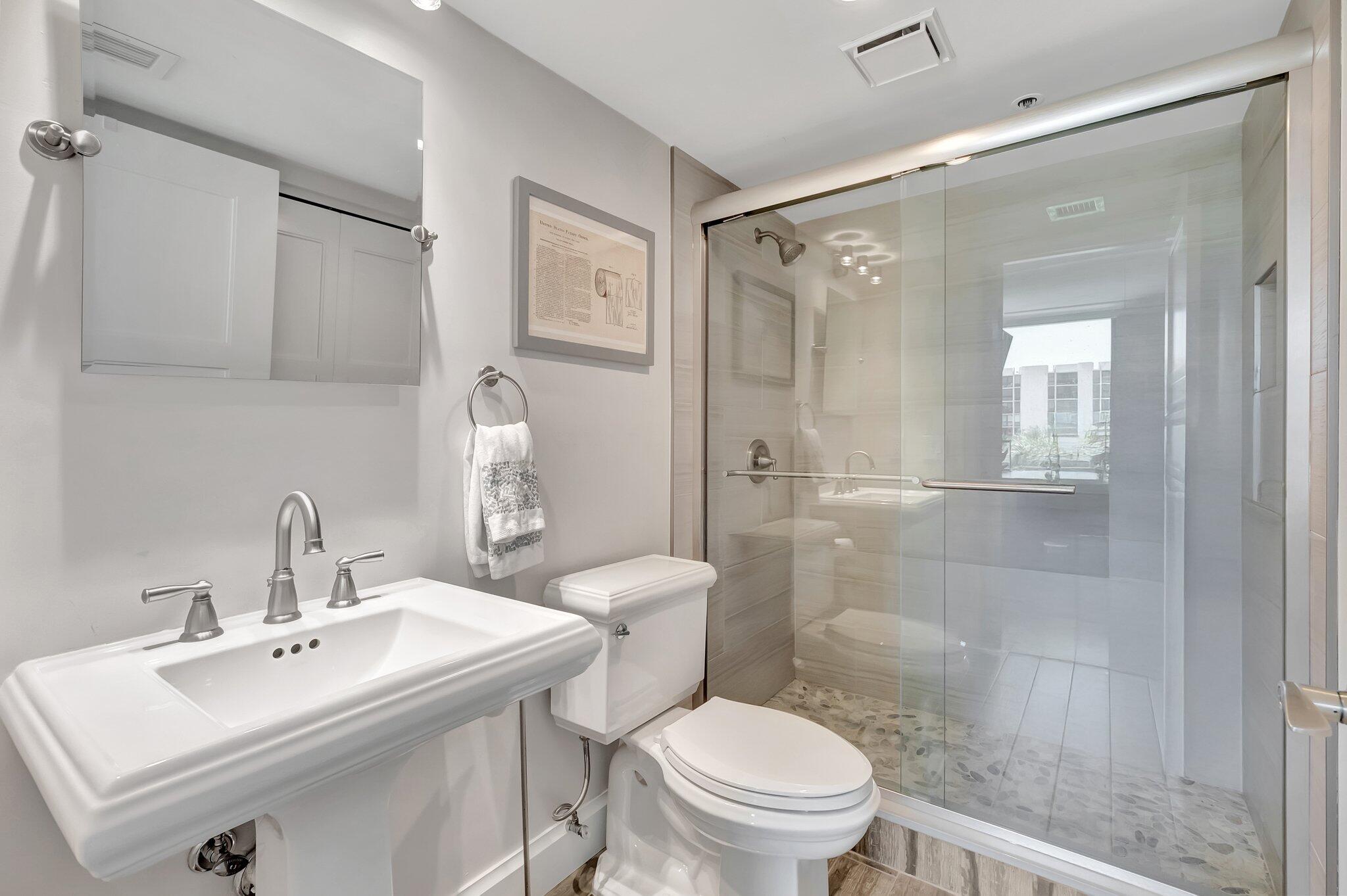 2707 North Ocean Boulevard, Unit 306D Boca Raton, FL 33431 - Photo 21 of 50 SECONDARY BATHROOM