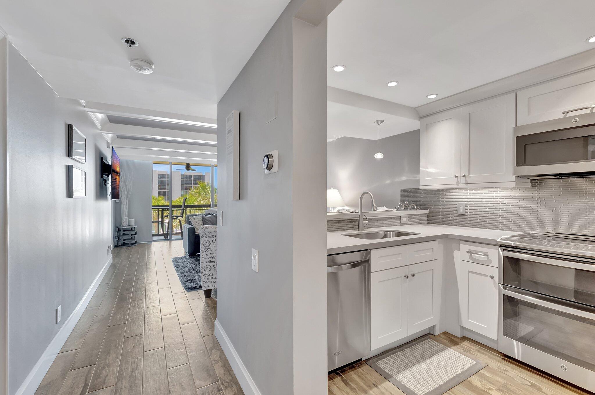 2707 North Ocean Boulevard, Unit 306D Boca Raton, FL 33431 - Photo 32 of 50 KITCHEN