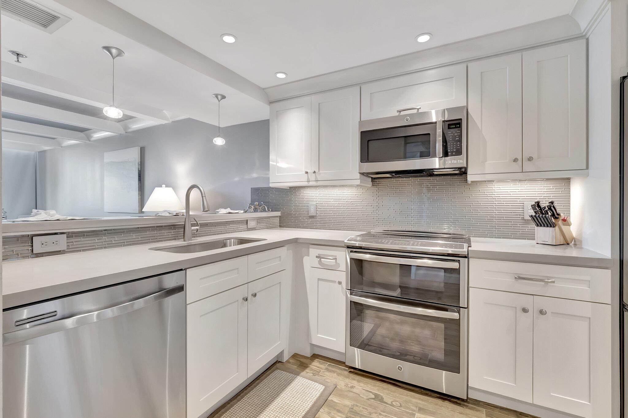 2707 North Ocean Boulevard, Unit 306D Boca Raton, FL 33431 - Photo 33 of 50 KITCHEN