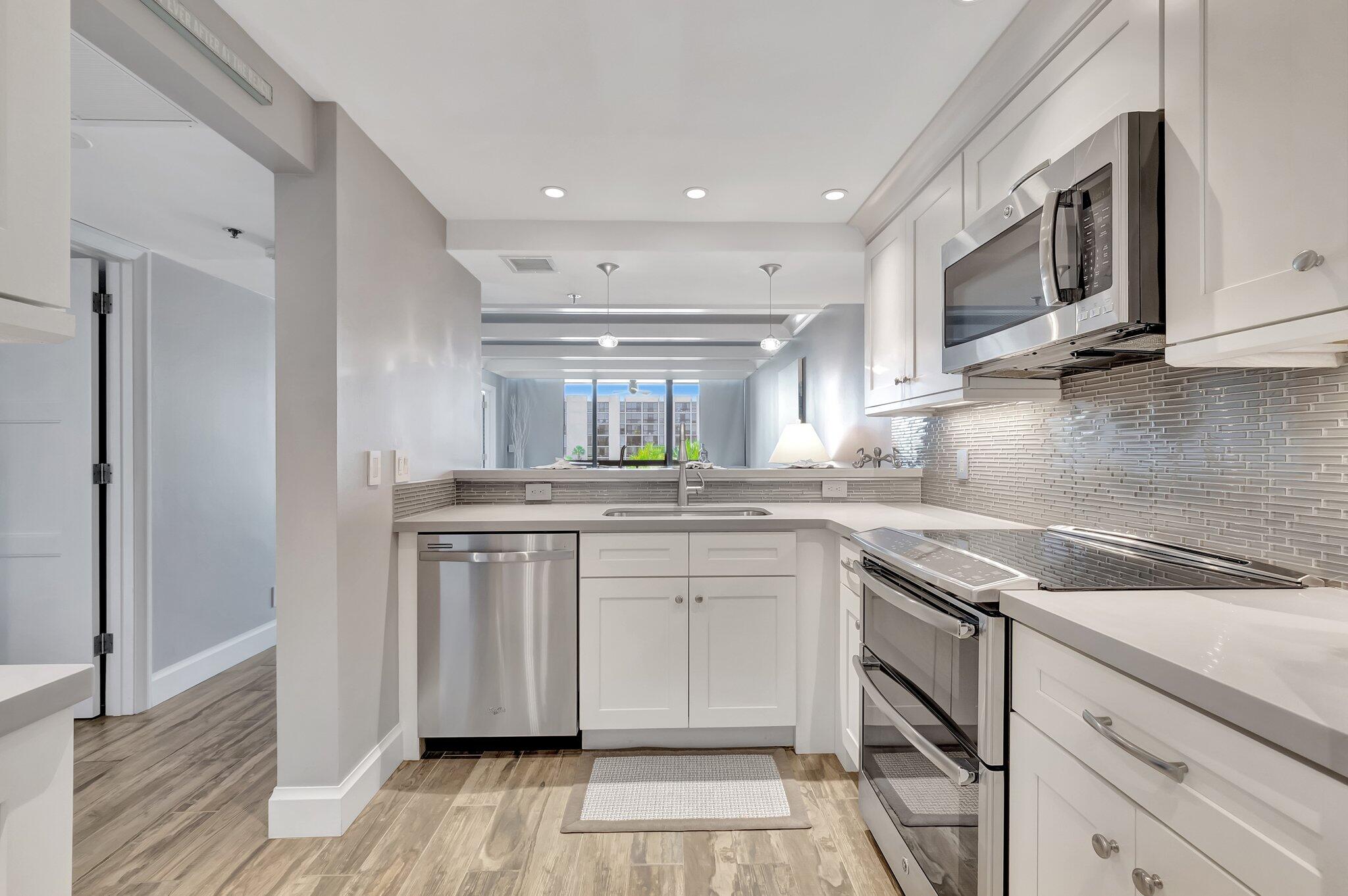 2707 North Ocean Boulevard, Unit 306D Boca Raton, FL 33431 - Photo 36 of 50 KITCHEN