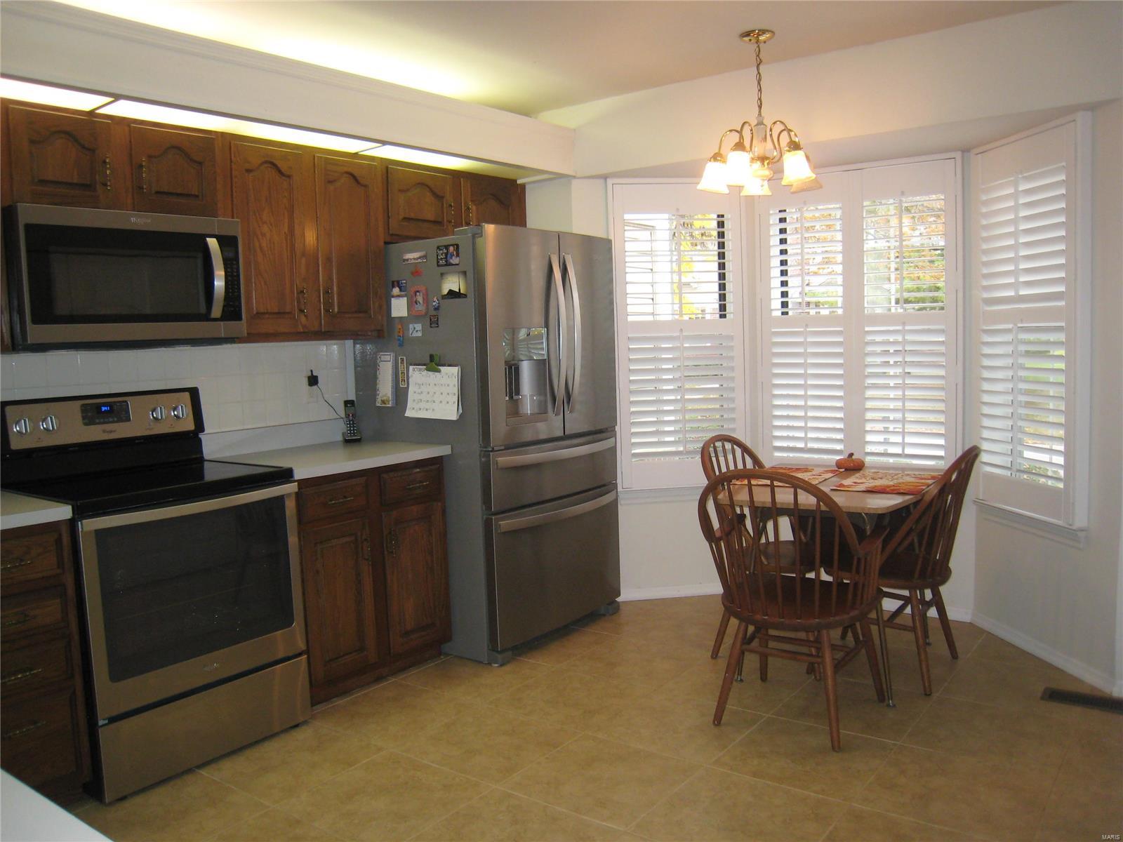 15802 Thomas Ridge Court Chesterfield, MO 63017 - Photo 4 of 15 Gallery Image 4