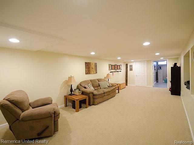 28025 Quail Hollow Road Farmington Hills, MI 48331 - Photo 32 of 38