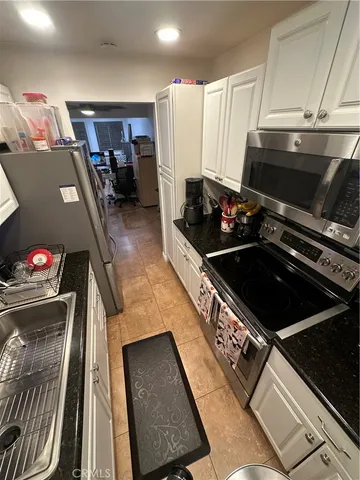 a view of entryway and kitchen
