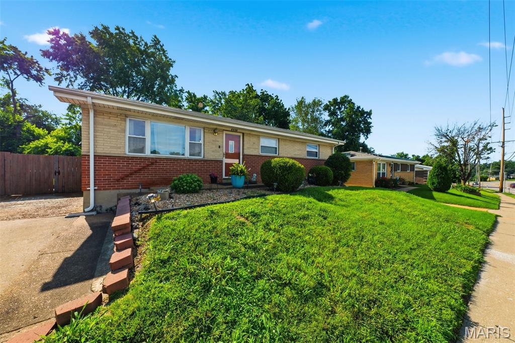 6908 Howdershell Road Hazelwood, MO 63042 - Photo 4 of 32