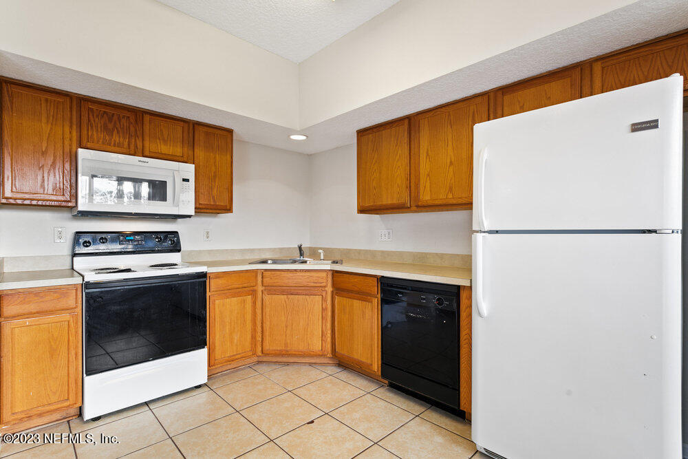 5260 Collins Road, Unit 705 Jacksonville, FL 32244 - Photo 13 of 33 013_5260_collins_rd_unit_705_13