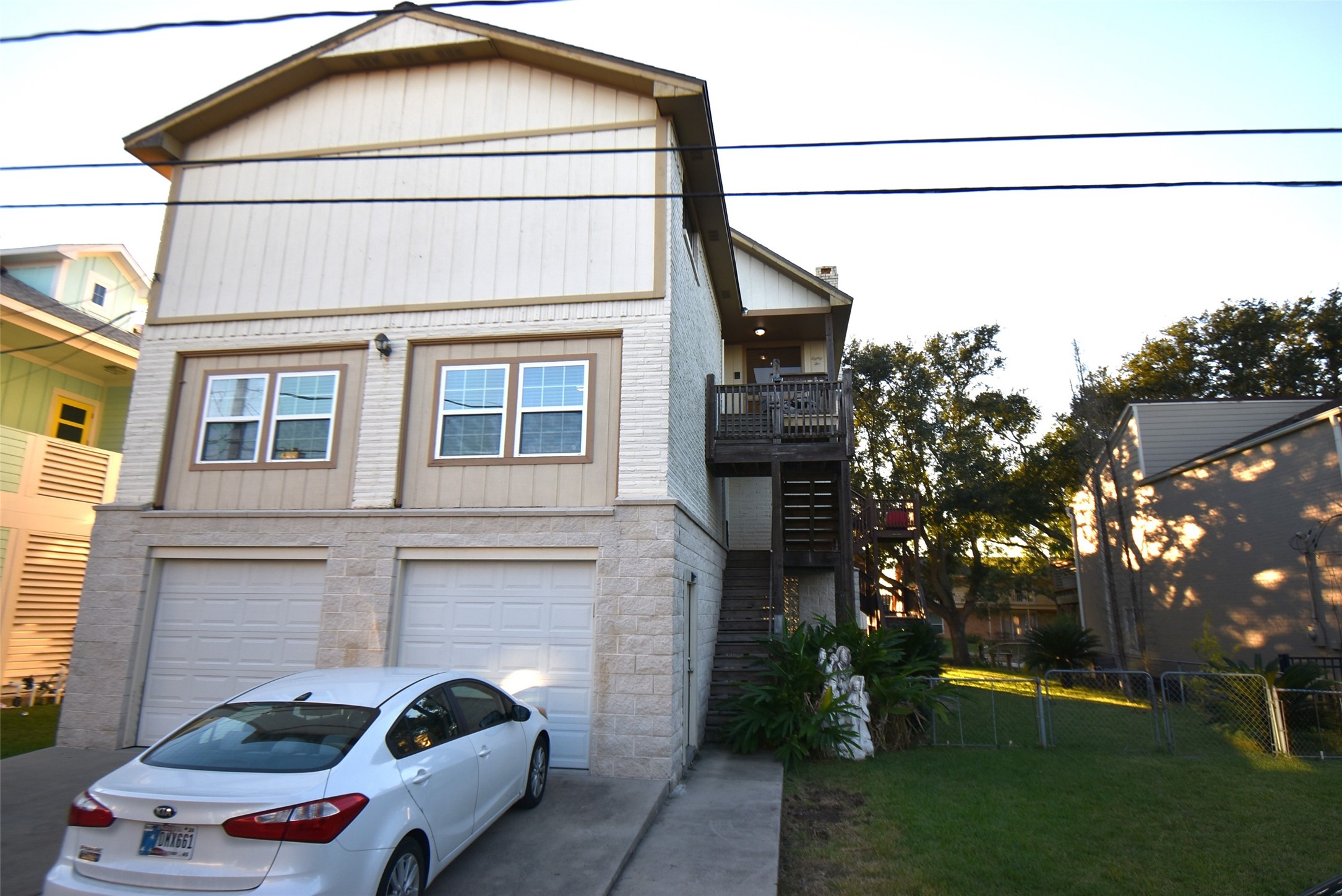 82 Harbor Lane Kemah, TX 77565 - Photo 2 of 33