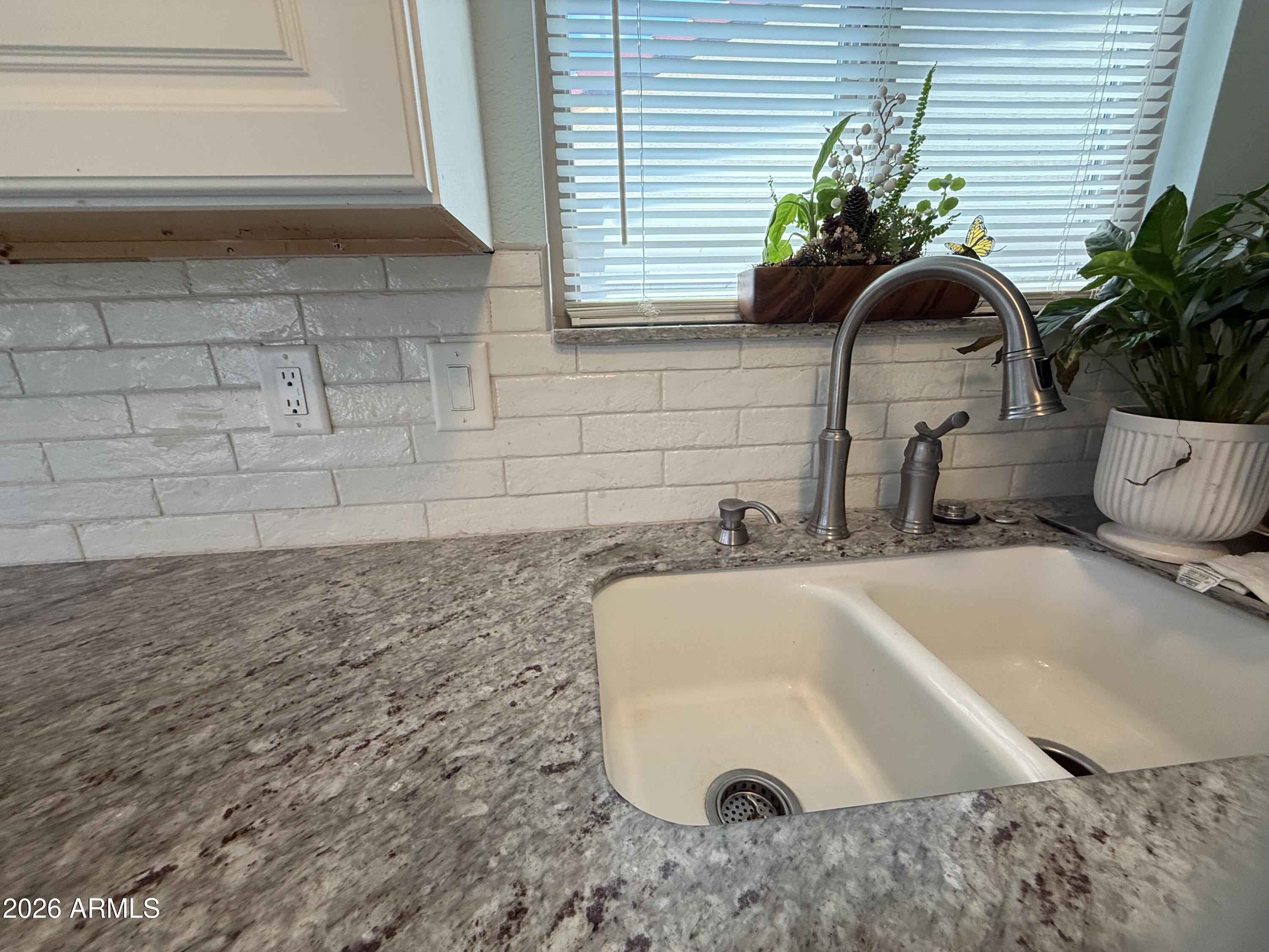 542 South Higley Road, Unit 63 Mesa, AZ 85206 - Photo 13 of 41 Granite counters