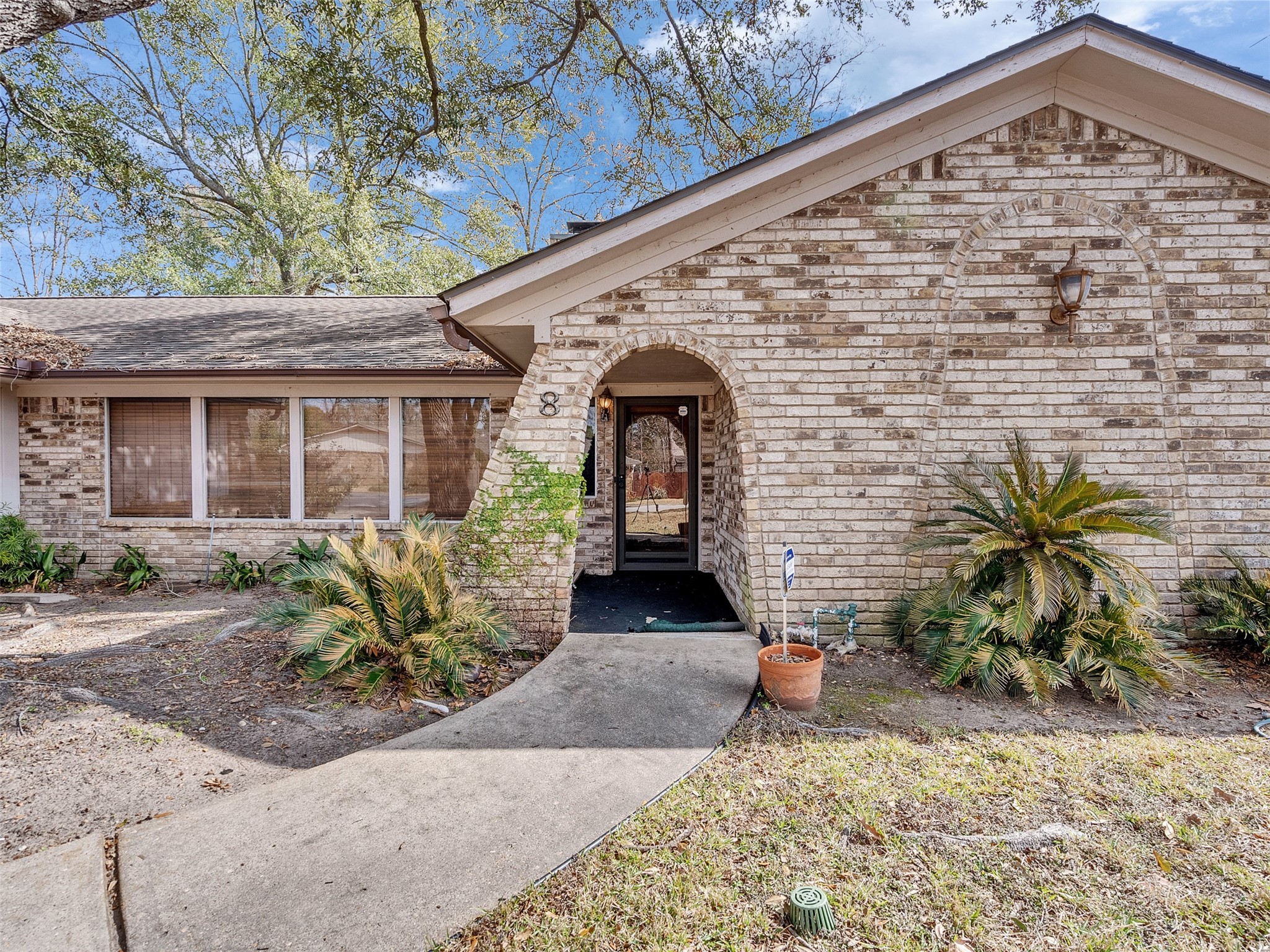 8 Shadowood Street Conroe, TX 77304 - Photo 3 of 37