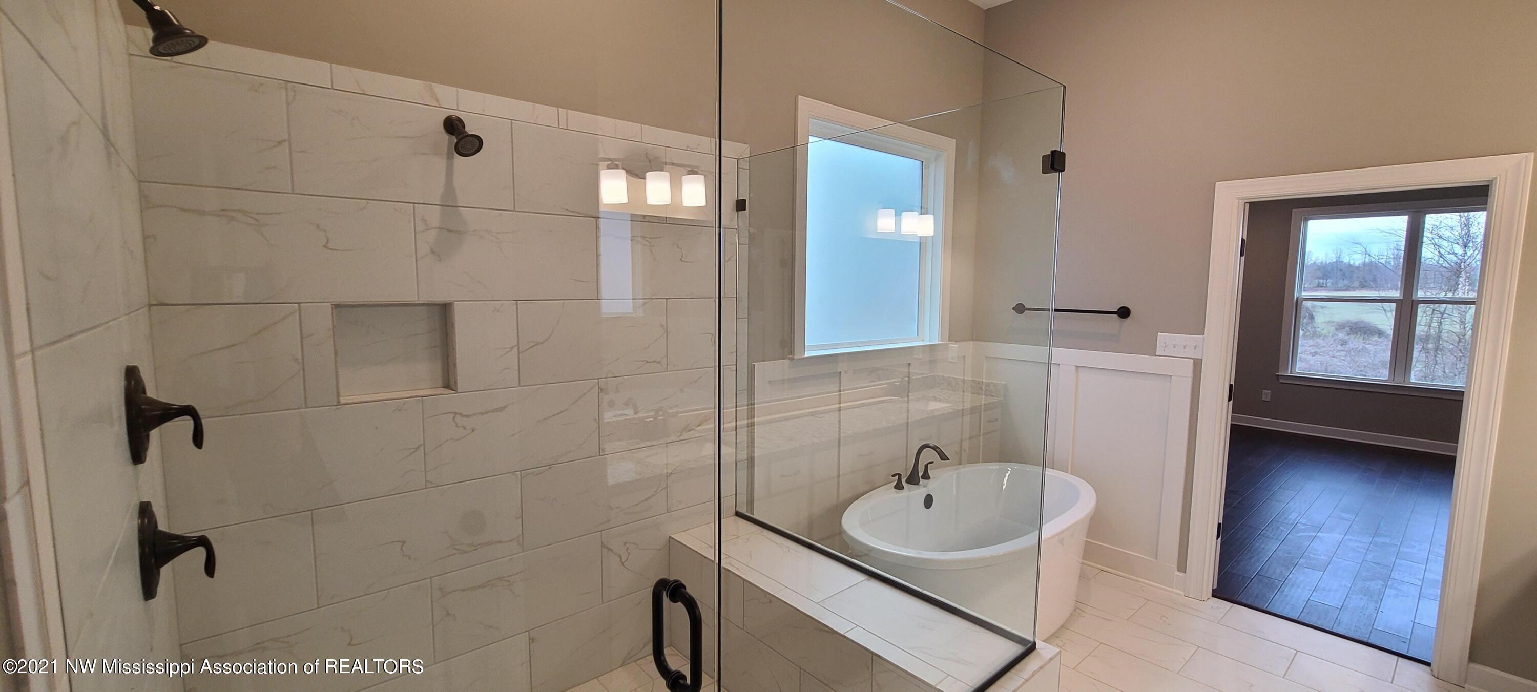 175 Natchez Loop Hernando, MS 38632 - Photo 17 of 40 Master Bath 2
