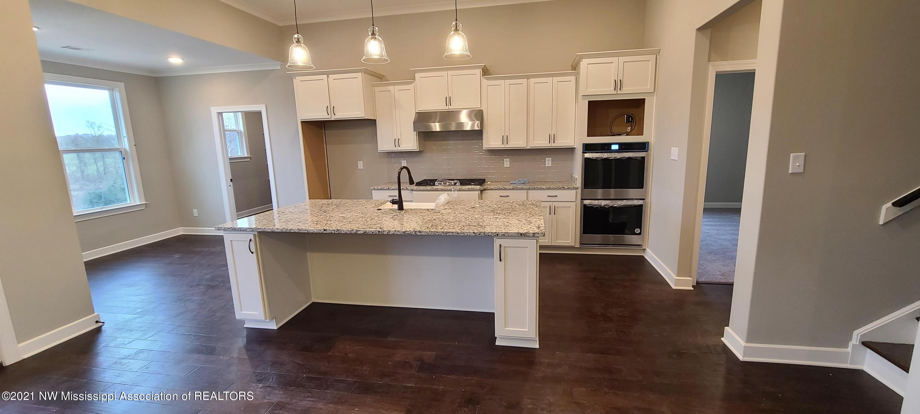 175 Natchez Loop Hernando, MS 38632 - Photo 10 of 40 Kitchen and Breakfast Room