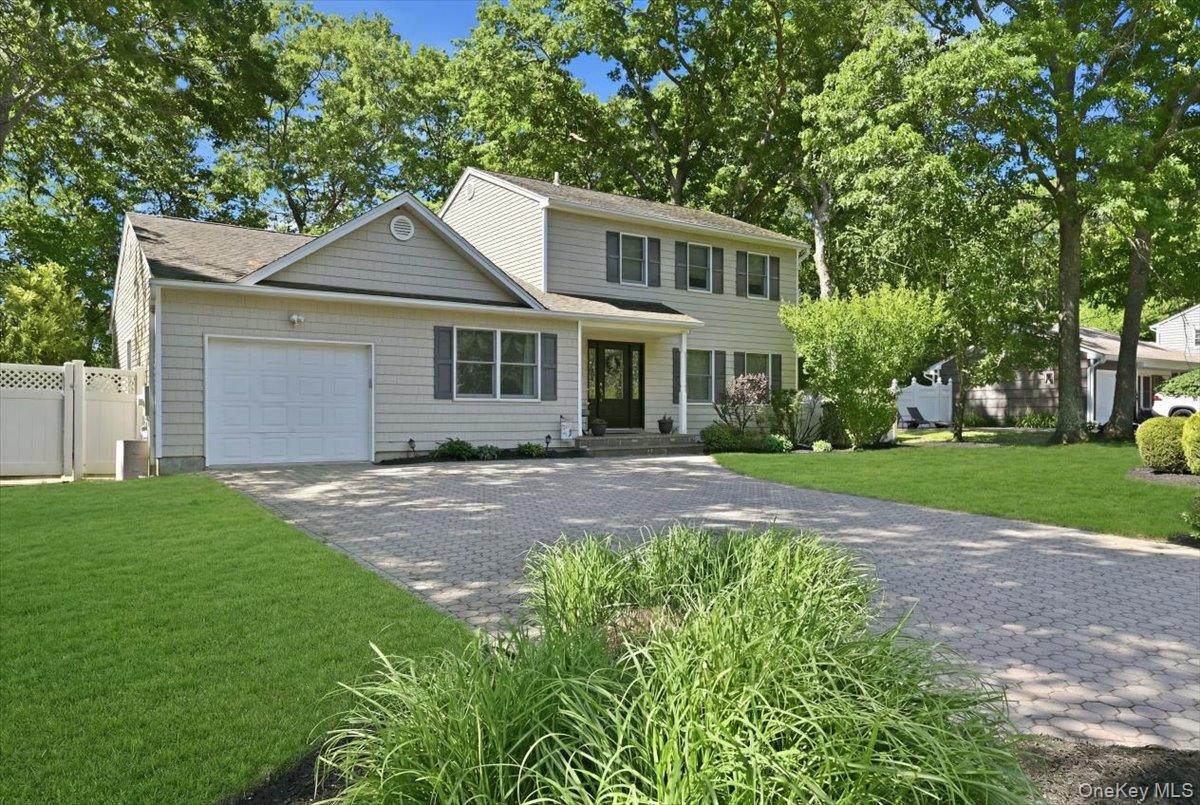 32 Scenic Hills Drive Ridge, NY 11961 - Photo 2 of 39