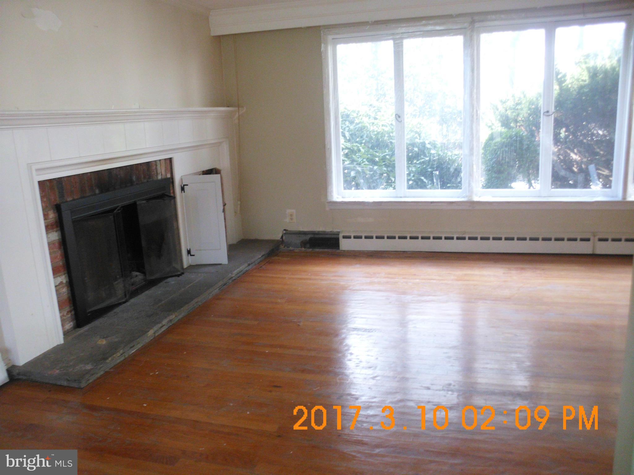 160 Randolph Road Silver Spring, MD 20904 - Photo 15 of 25 Living Room