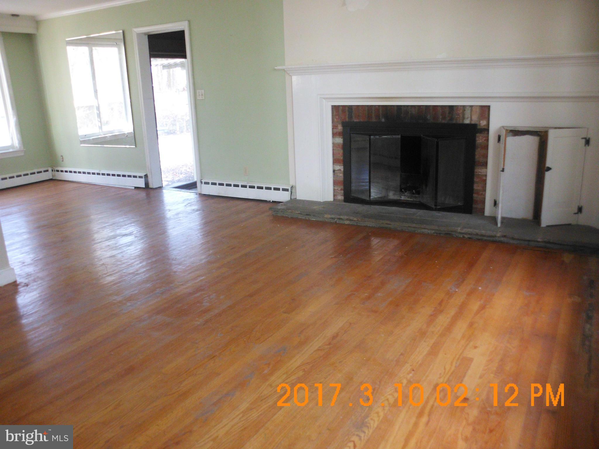 160 Randolph Road Silver Spring, MD 20904 - Photo 18 of 25 Living Room