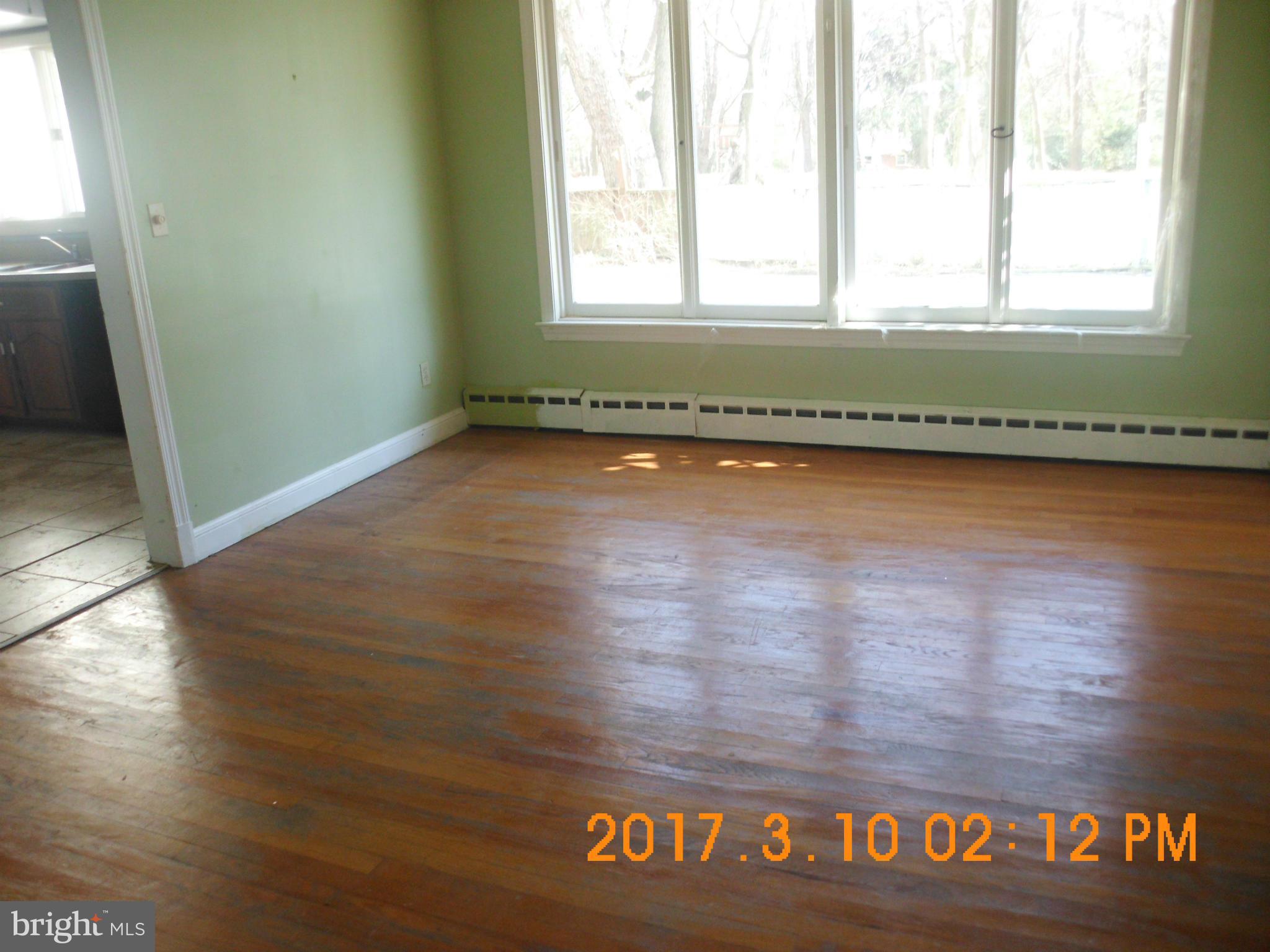 160 Randolph Road Silver Spring, MD 20904 - Photo 20 of 25 Living Room