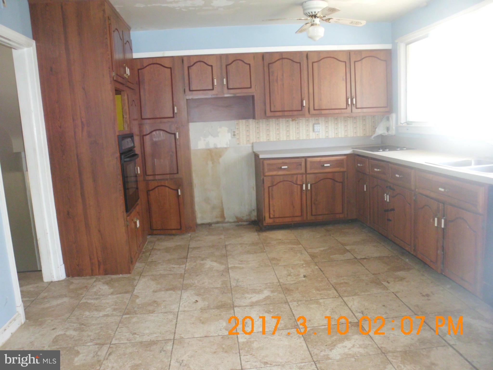 160 Randolph Road Silver Spring, MD 20904 - Photo 7 of 25 Kitchen