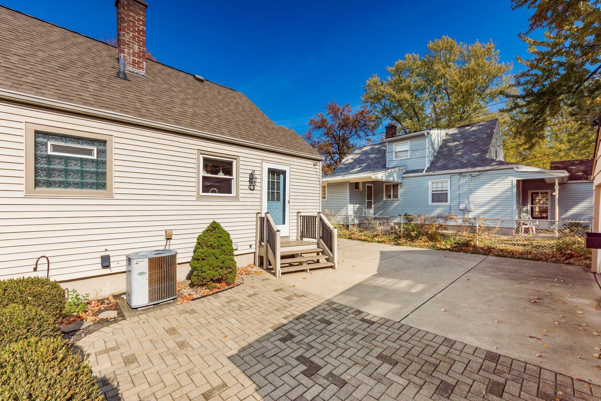 481 Chatham Road Columbus, OH 43214 - Photo 36 of 44 Paver Patio