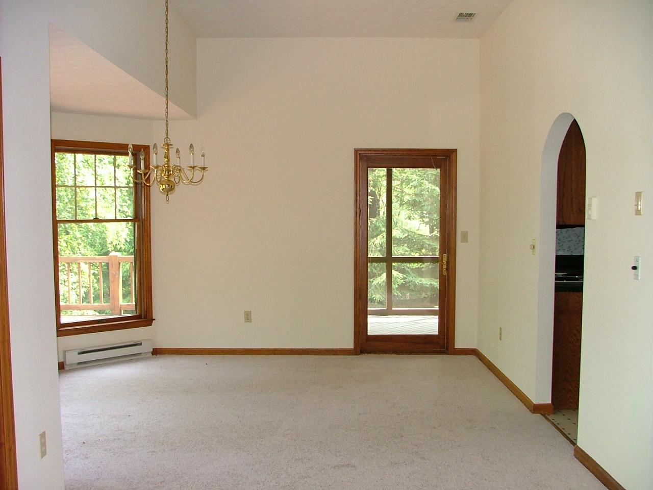 2-3 Upper Deer Valley Road Stroudsburg, PA 18360 - Photo 4 of 12 dining room